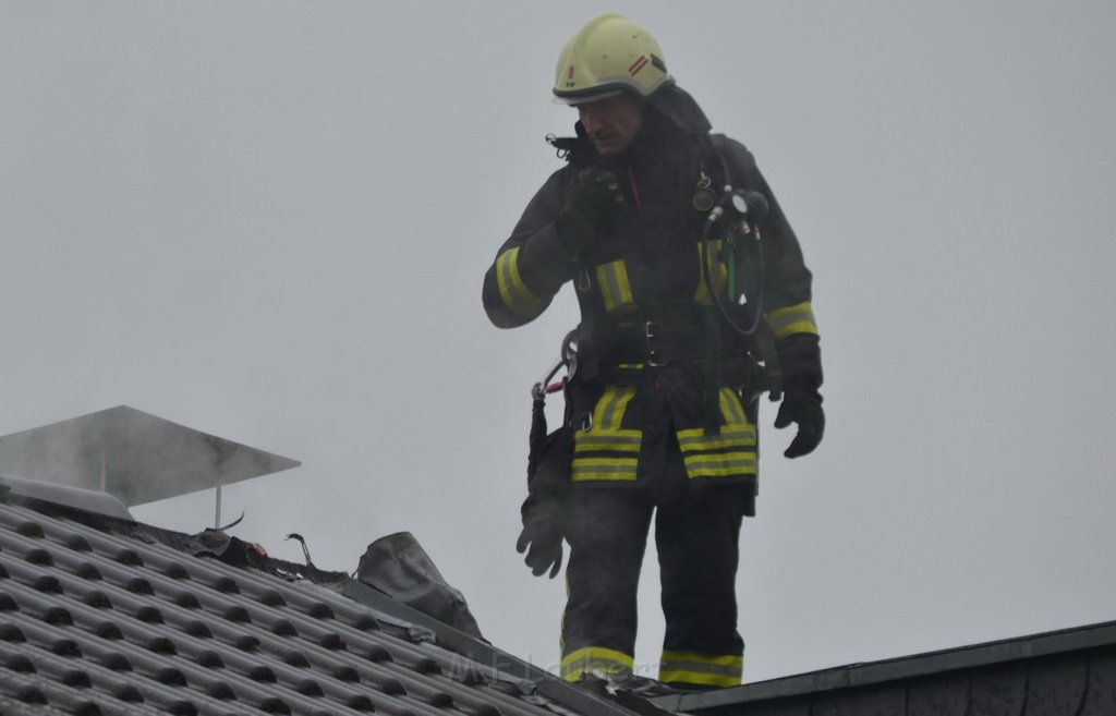 Feuer 2 Dach Koeln Brueck Diesterweg P44.JPG - Miklos Laubert